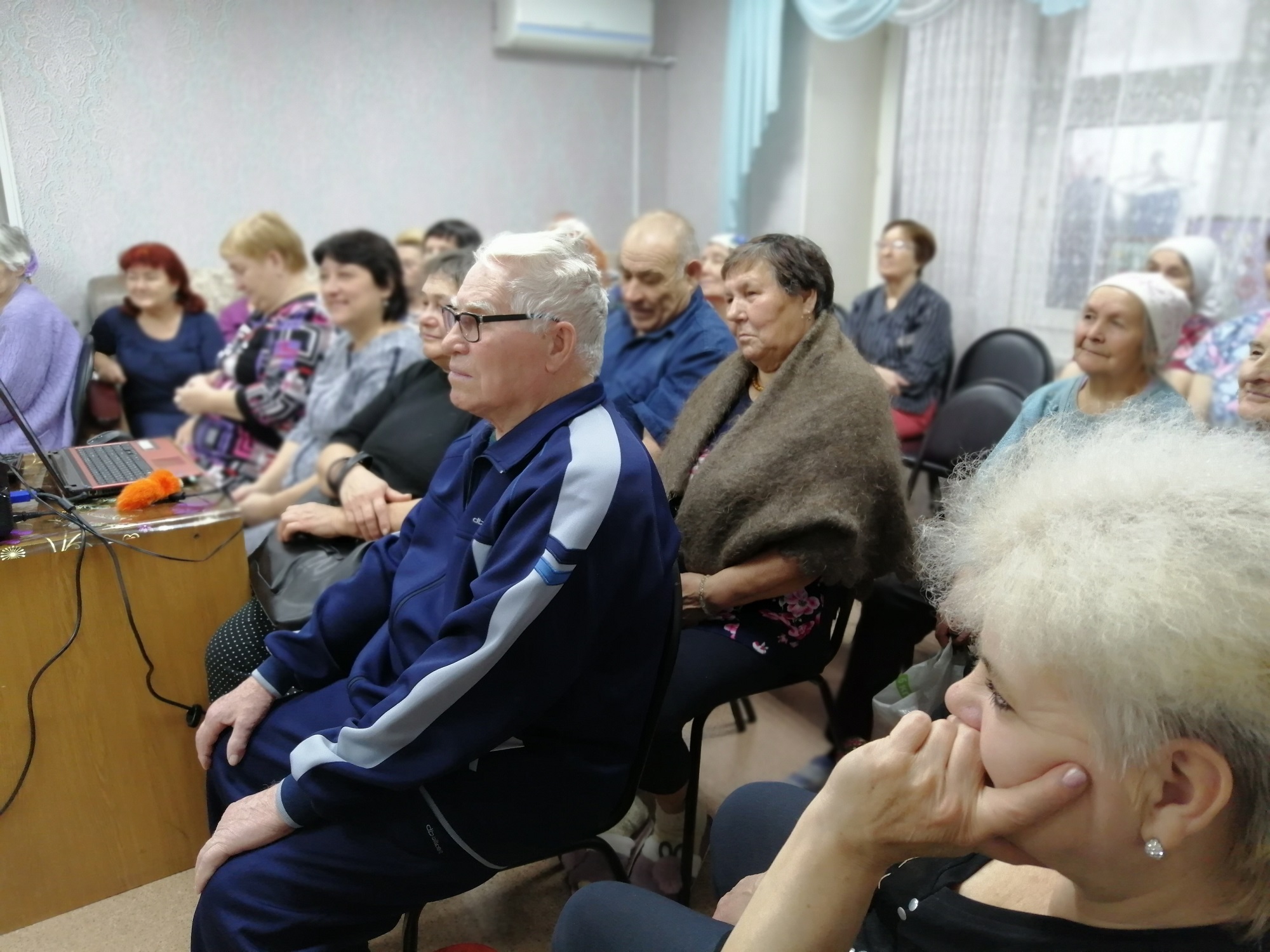 Бугульминские полицейские присоединились к развлекательно-игровой программе  «Смехотерапия»