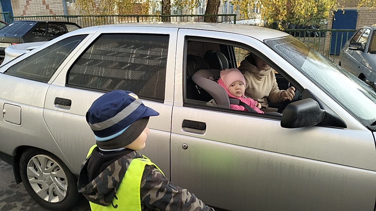 Акция «Дорожный патруль» прошла в детском саду «Радуга» | 11.10.2023 |  Бугульма - БезФормата