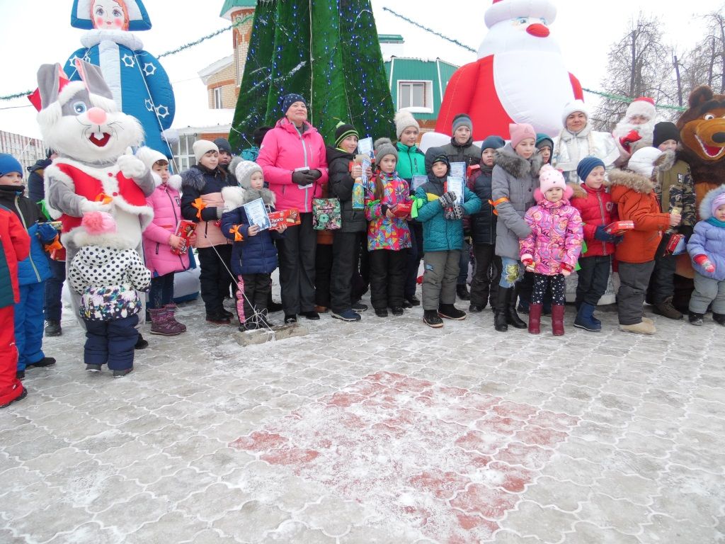 Бугульминцы лепили Снеговиков и помогали Деду Морозу спасать Новый год