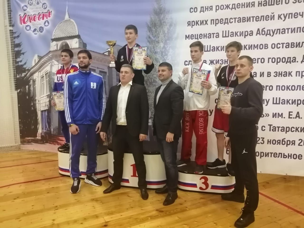 В Бугульминской СШ «Юность» им. Е.А. Тимерзянова» состоялся открытый благотворительный турнир по кикбоксингу