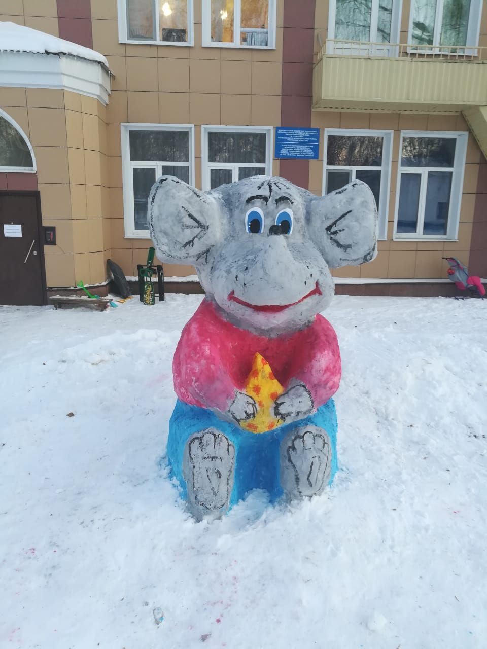 Дед Мороз и Снегурочка в детском саду № 11 “Искорка”