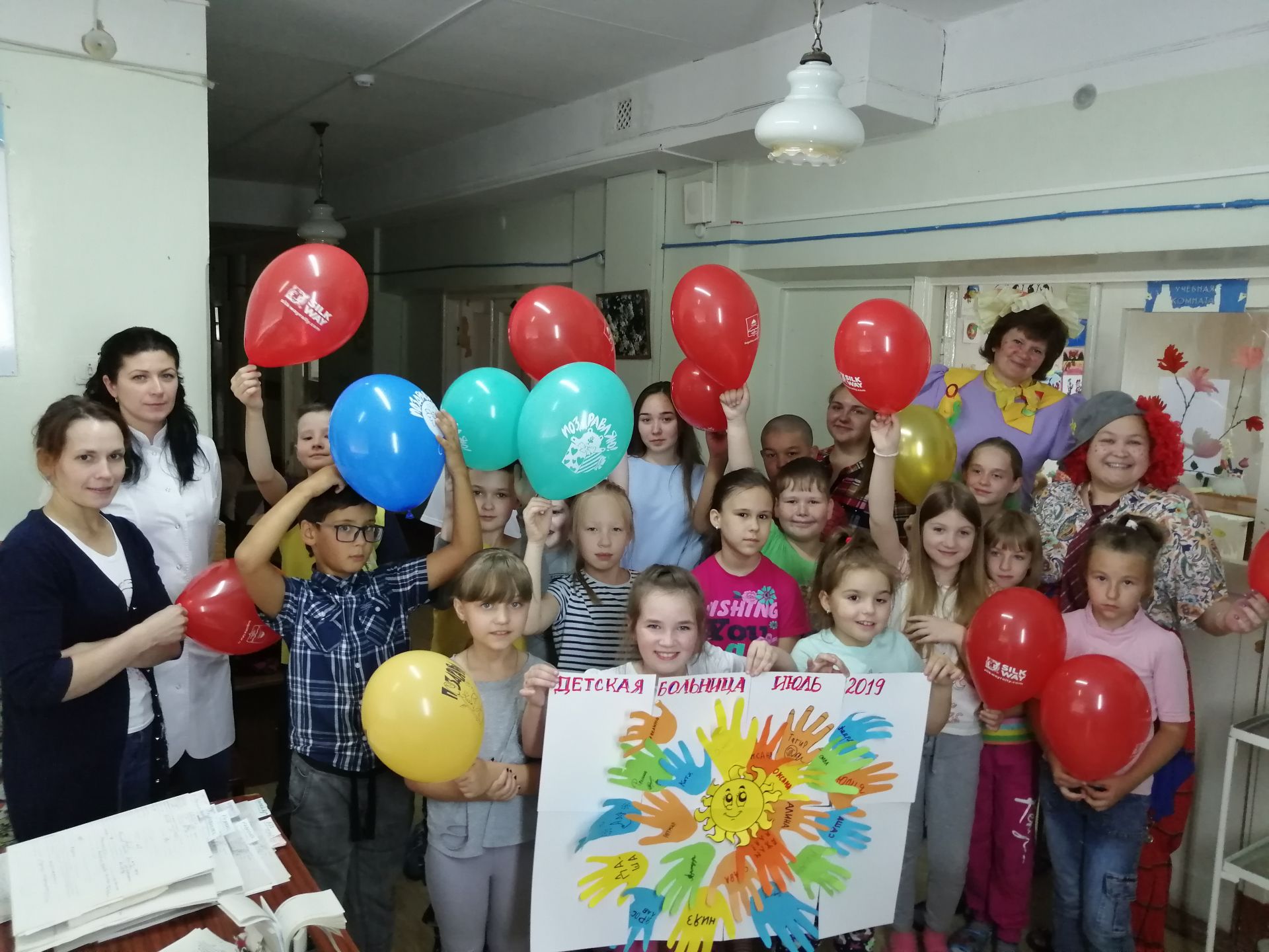 В рамках Дня семьи, любви и верности добровольцы навестили пациентов бугульминской детской больницы