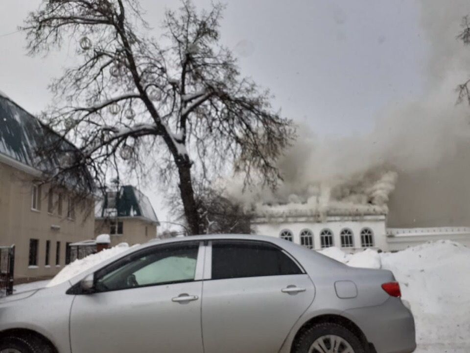 В Бугульме произошло возгорание на территории гимназии №7 (ВИДЕО)