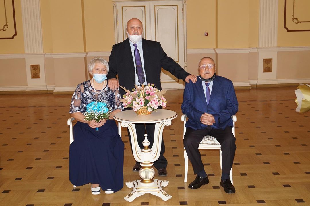 В Бугульминском отделе ЗАГС отметили бриллиановую свадьбу супруги Балашовы (ВИДЕО)
