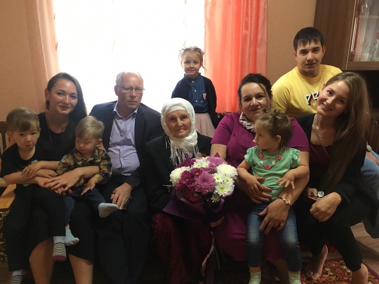 Бугульминка приняла участие в голосовании в день своего 90-летия