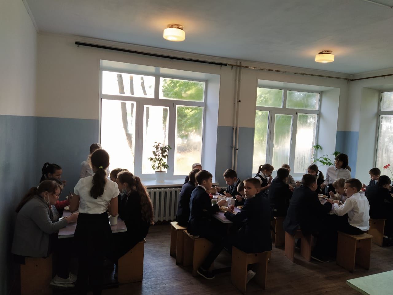 С этого учебного года школьники Бугульминского района получают бесплатное горячее питание