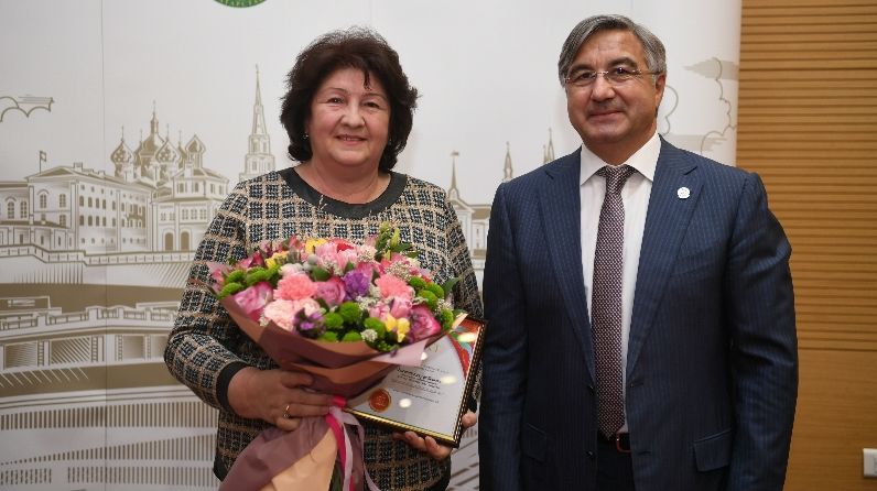 Бугульминская швейная фабрика получила сертификат на использование знака «100-летие Татарской АССР»