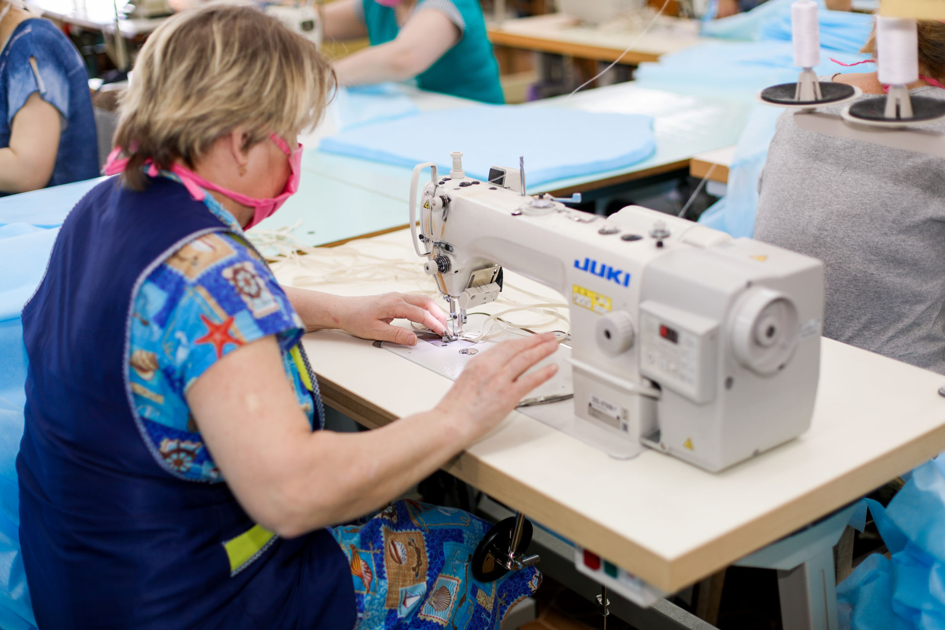 Бугульминская швейная фабрика получила сертификат на использование знака «100-летие Татарской АССР»