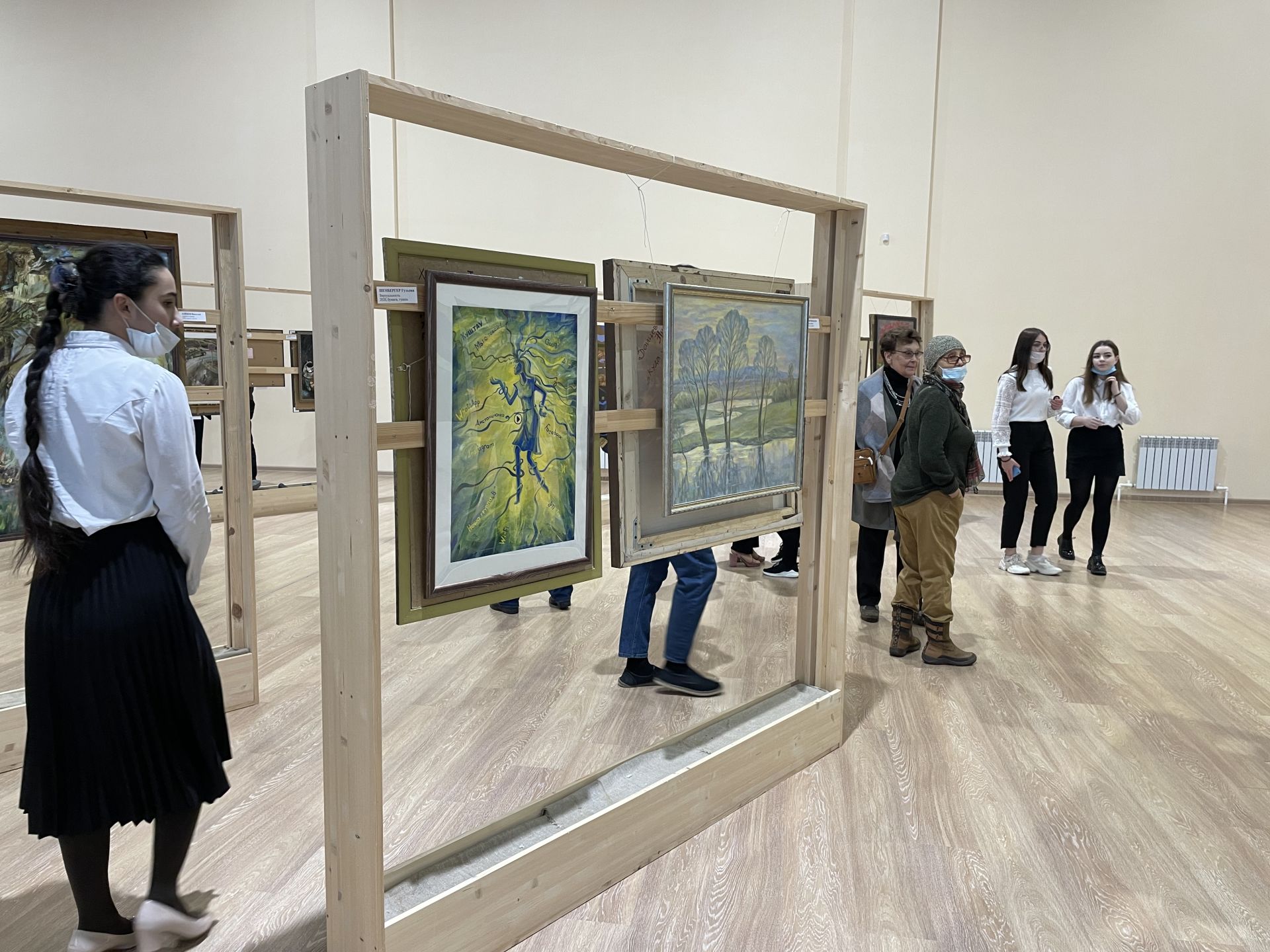 Во Дворце молодежи открылась художественная выставка