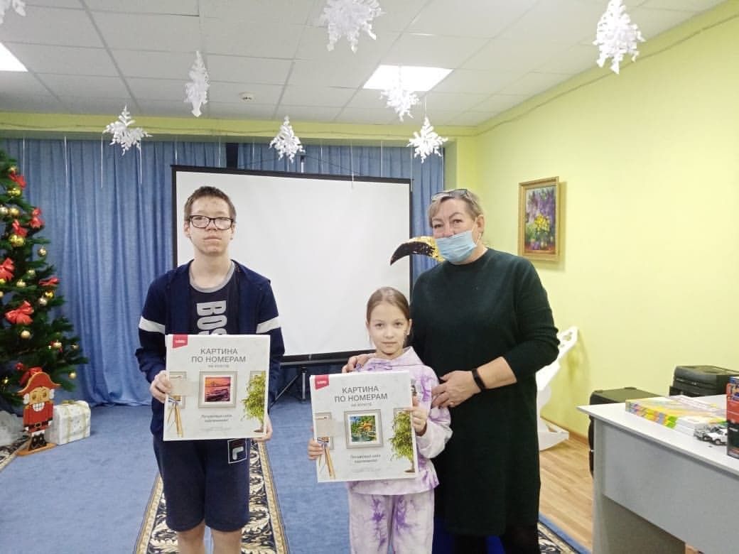 Азнакаевские волонтеры поздравили юных бугульминцев с Новым годом