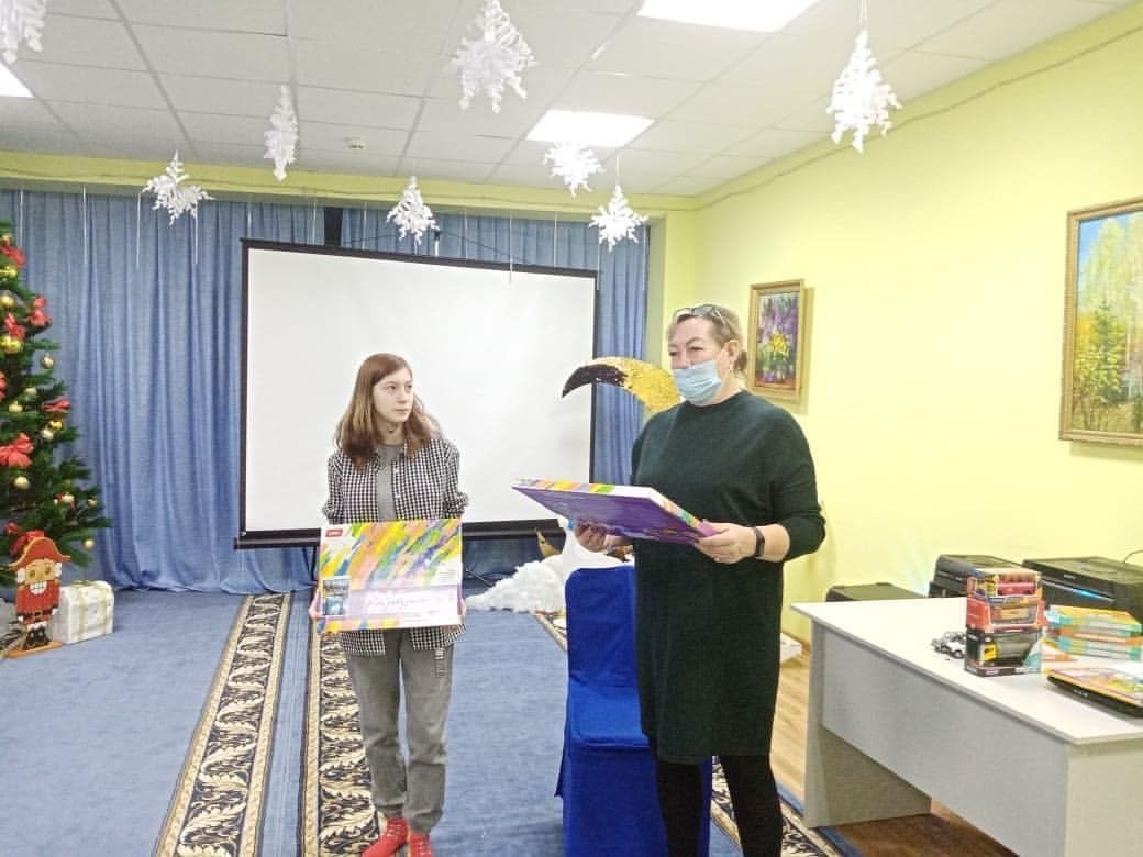 Азнакаевские волонтеры поздравили юных бугульминцев с Новым годом