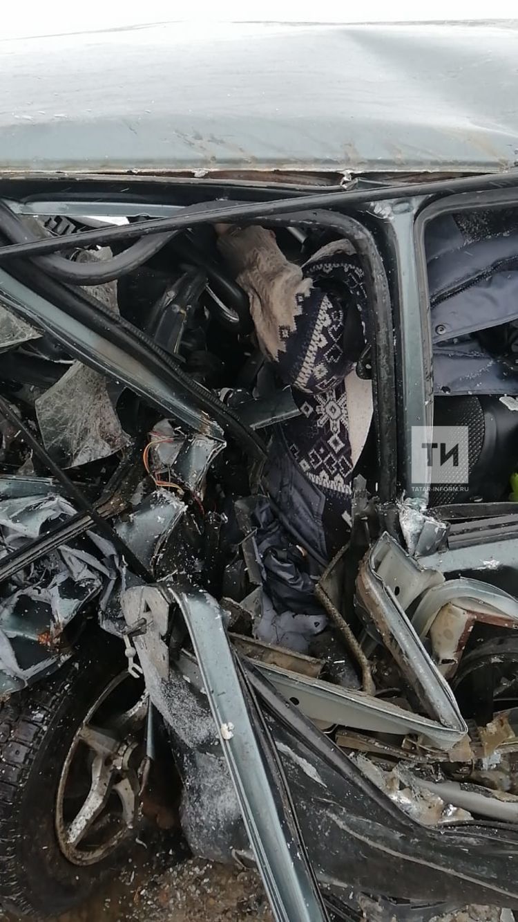 Водитель "четырнадцатой" погиб в лобовом столкновении на трассе в РТ