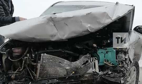Водитель "четырнадцатой" погиб в лобовом столкновении на трассе в РТ
