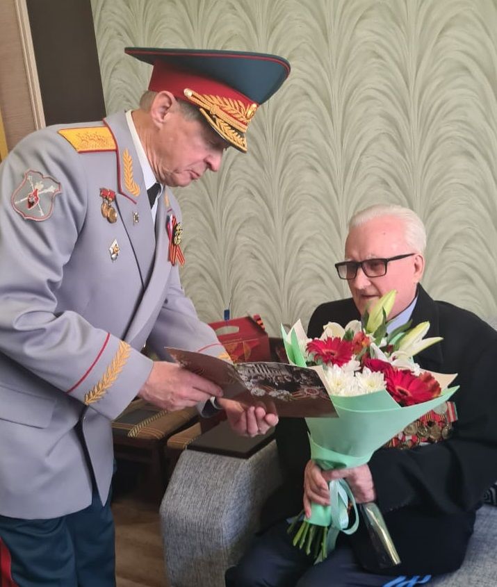 Ветерана из Бугульмы поздравили с Днем Победы