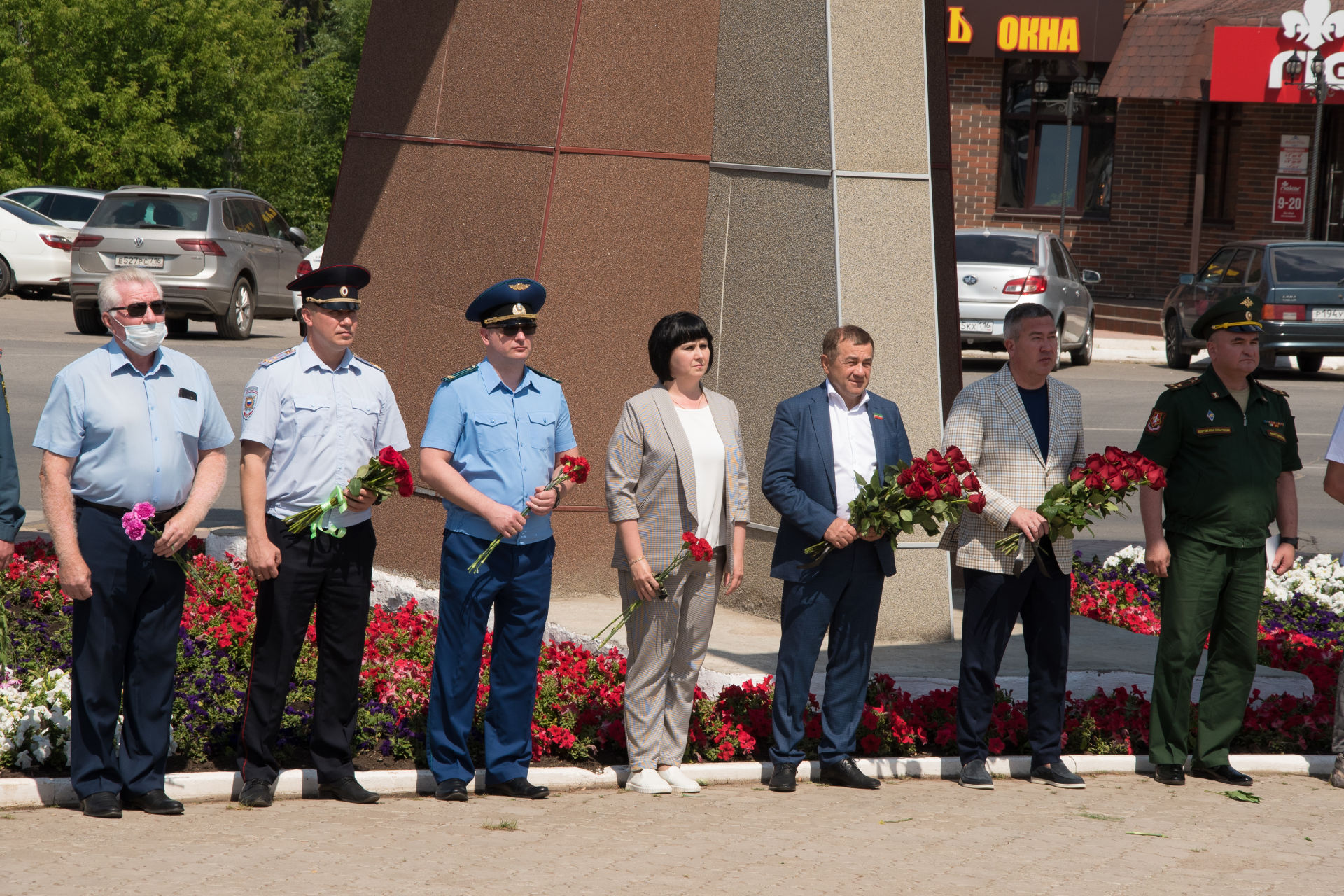 В День памяти и скорби бугульминцы возложили цветы к Мемориалу Вечной славы