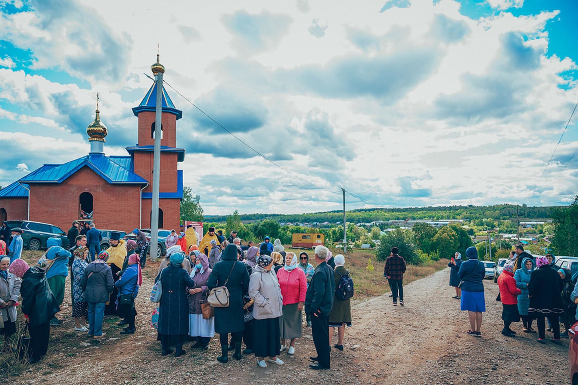 Крестный ход по благословению епископа Мефодия состоялся в Бугульминском районе