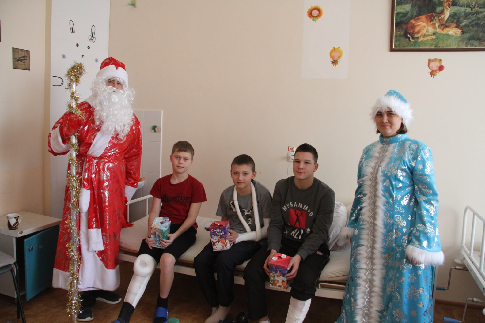 Дед Мороз и Снегурочка поздравили с Новым годом юных пациентов бугульминской ЦРБ