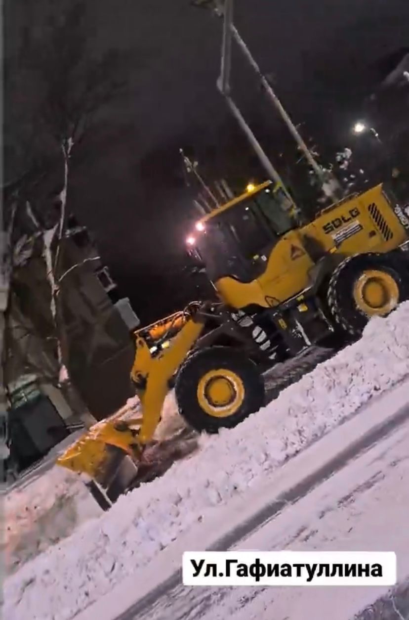 Работы по уборке снега в Бугульме не останавливаются