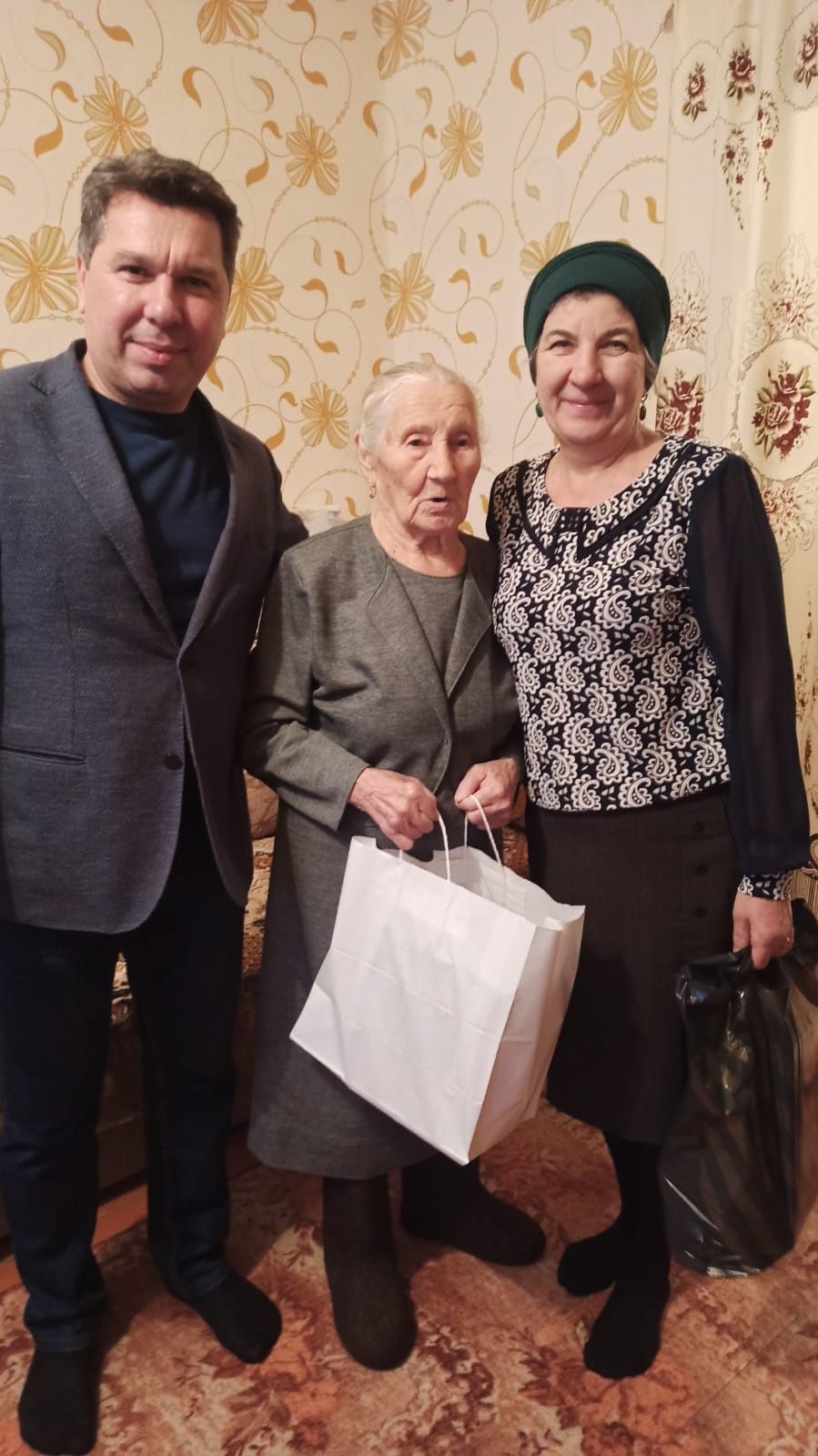 Долгожительницу из Бугульминского района поздравили с 90-летием