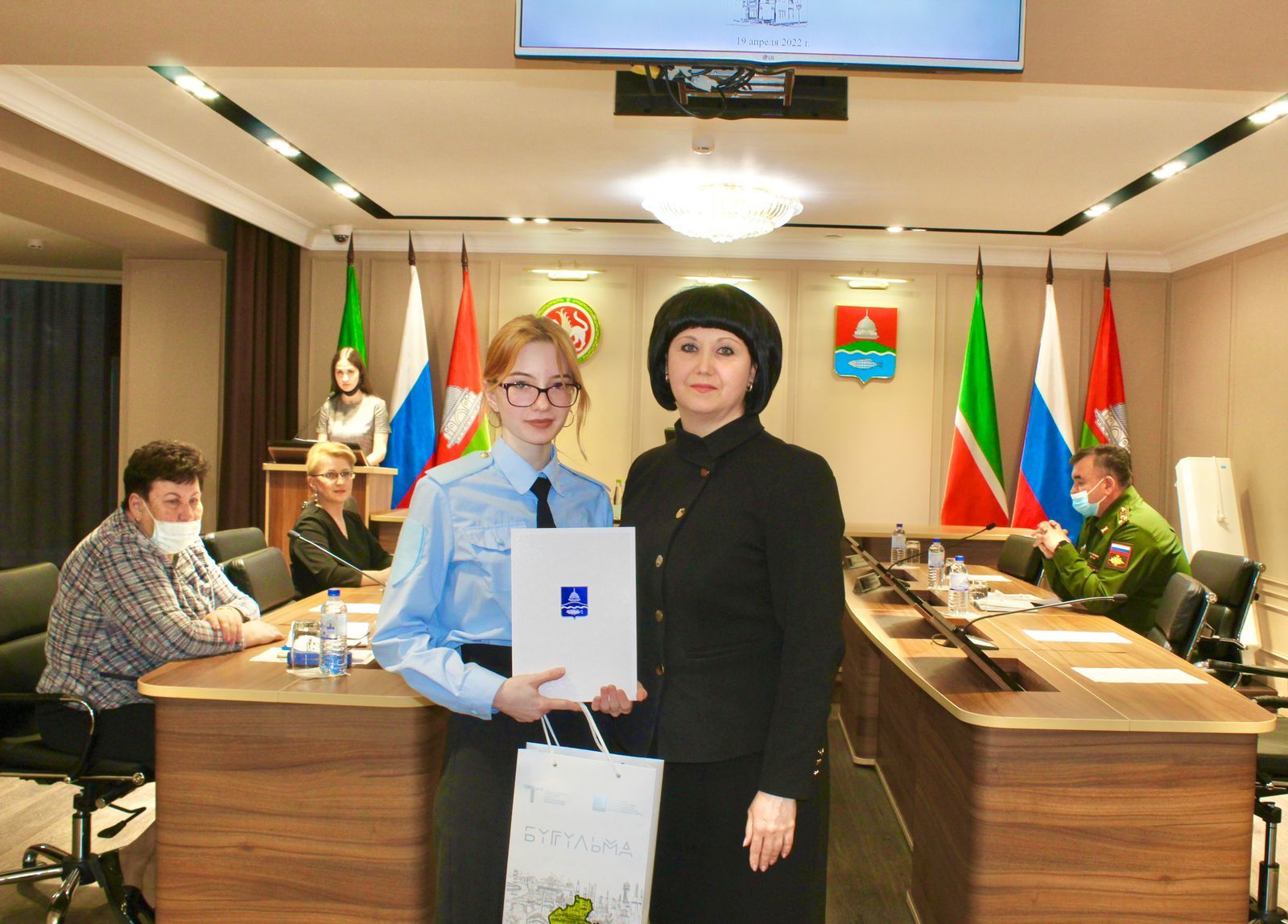 Победителей творческих конкурсов антикоррупционной направленности наградили в мэрии Бугульмы