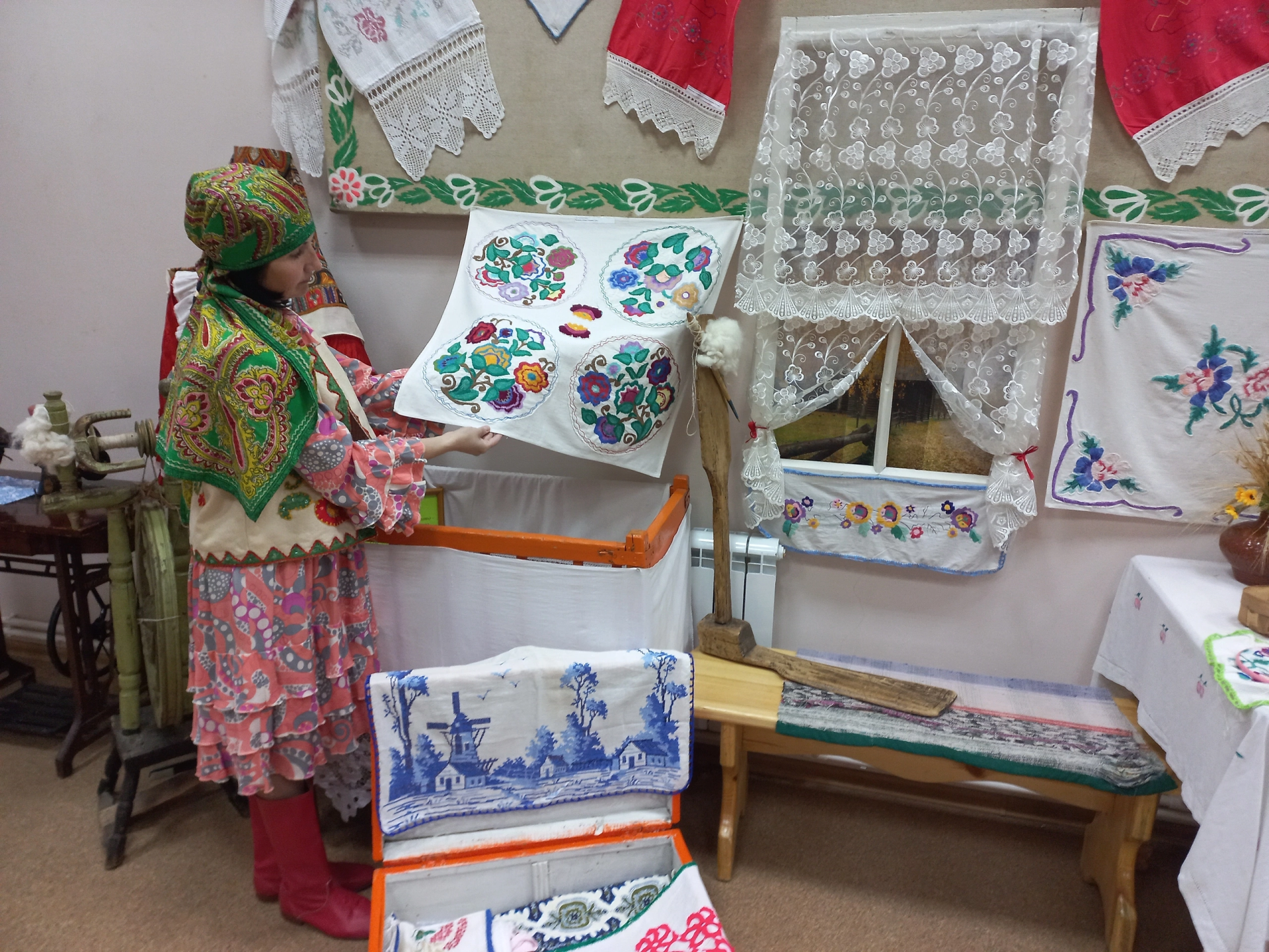 Юным жителям Бугульминского района рассказали о татарской народной вышивке