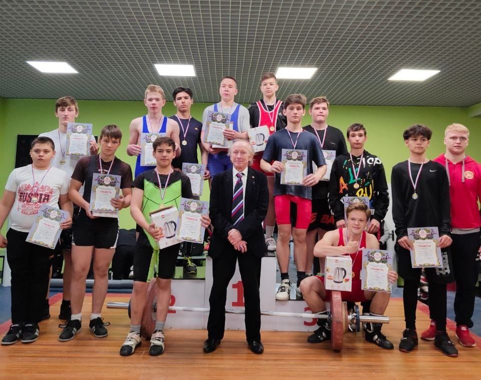 Тяжелоатлеты из Бугульмы завоевали целую россыпь наград