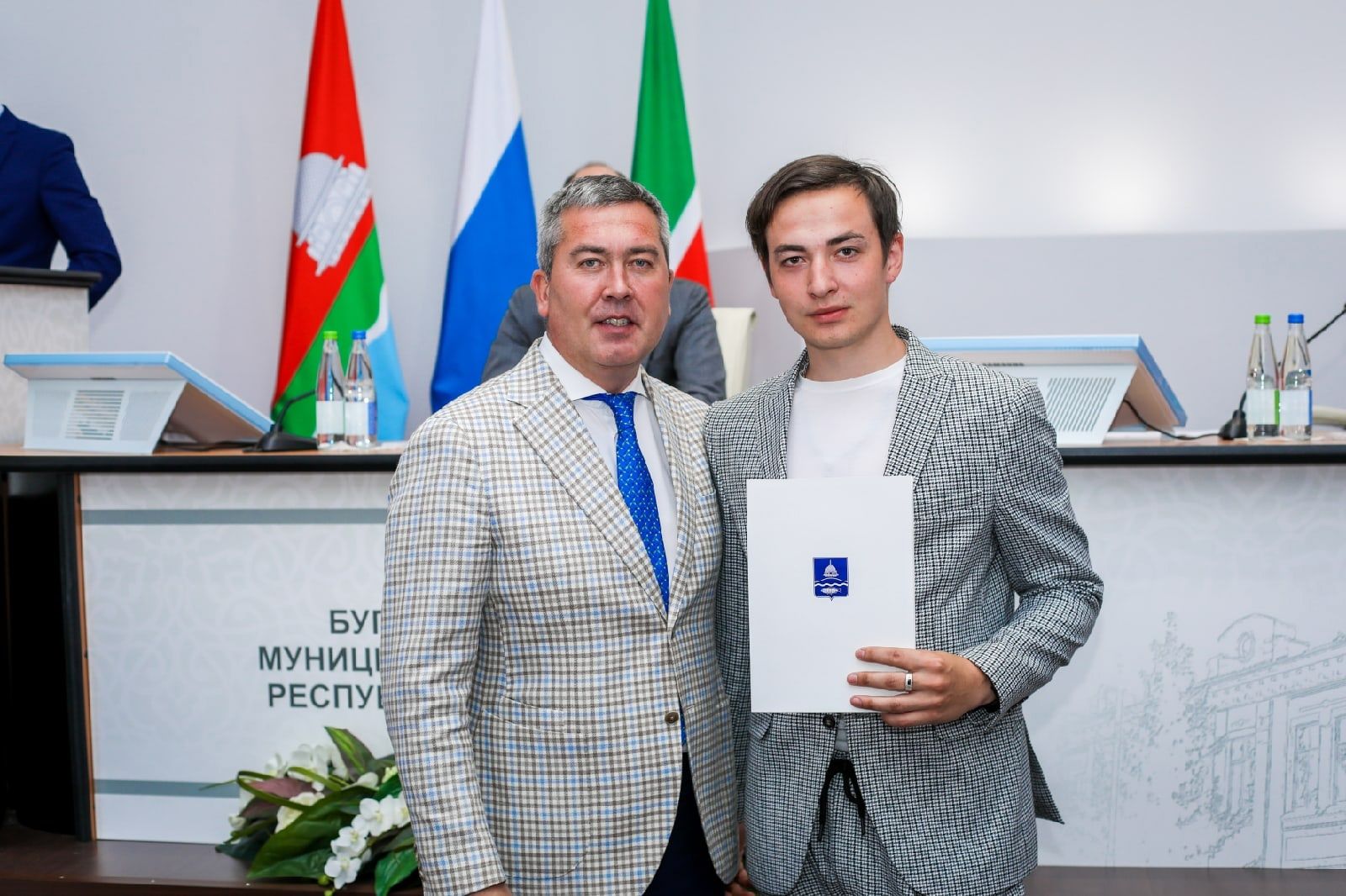 Линар Закиров вручил награды представителям сектора по делам молодежи