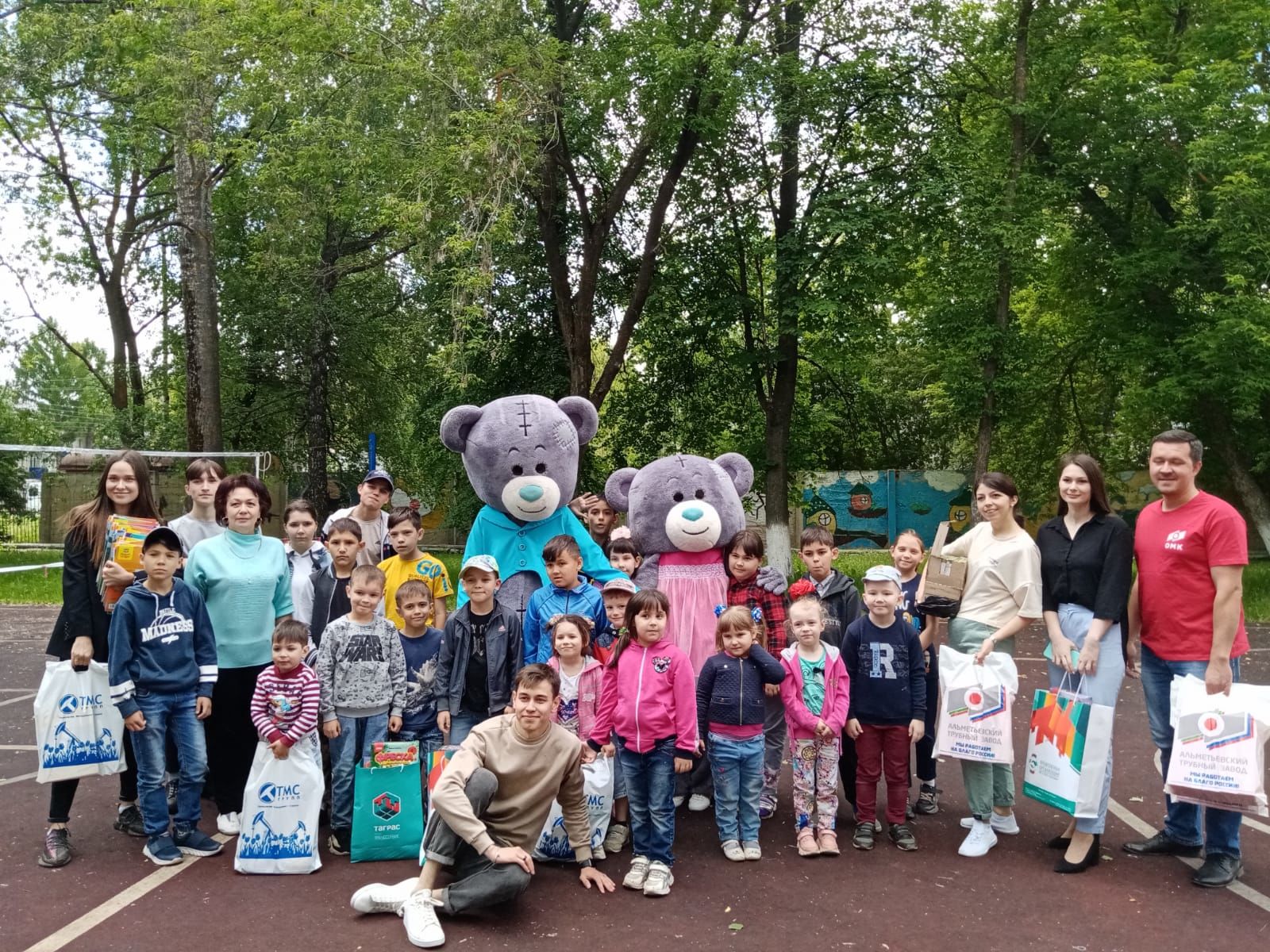 Бугульминский приют посетили волонтеры из Альметьевска