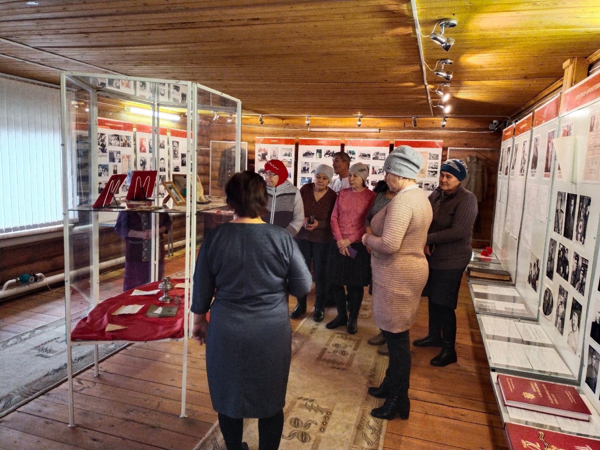 Музей Героя Советского Союза посетили жители бугульминского села Татарская-Дымская