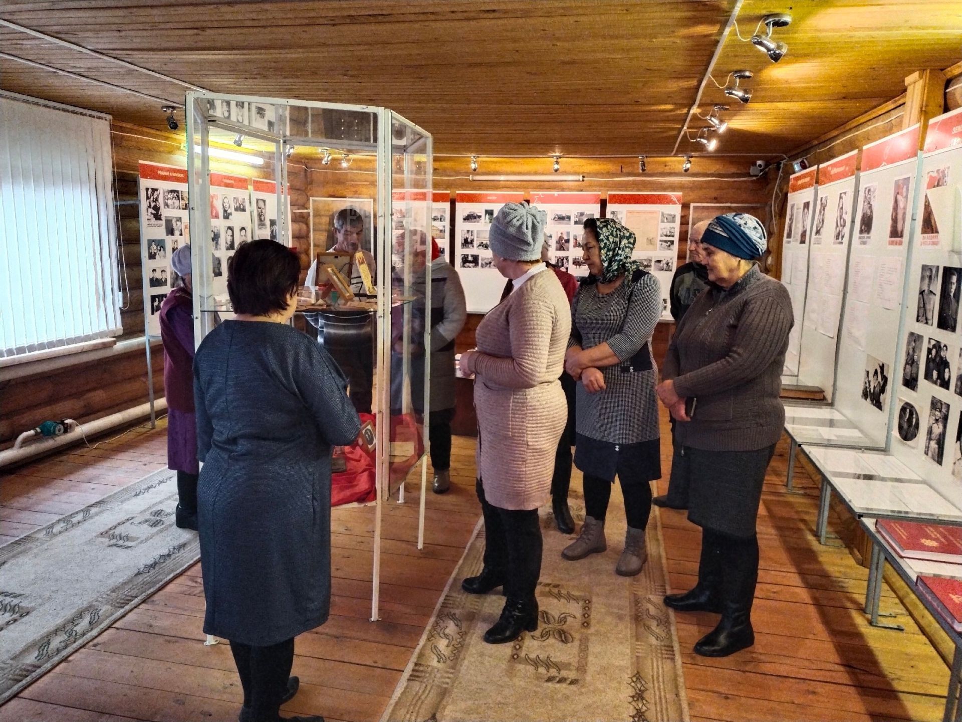 Музей Героя Советского Союза посетили жители бугульминского села Татарская-Дымская