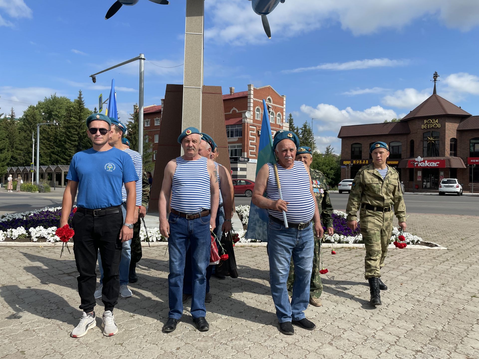 В Бугульме отмечают 93-ю годовщину с даты основания Воздушно-десантных войск