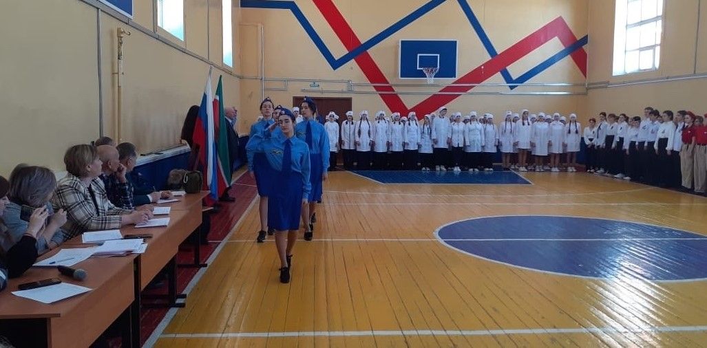 Традиционный смотр строя и песни прошел в Бугульминском медучилище имени Вязьмина