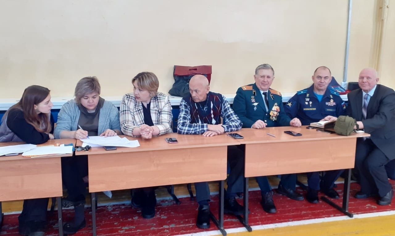 Традиционный смотр строя и песни прошел в Бугульминском медучилище имени Вязьмина