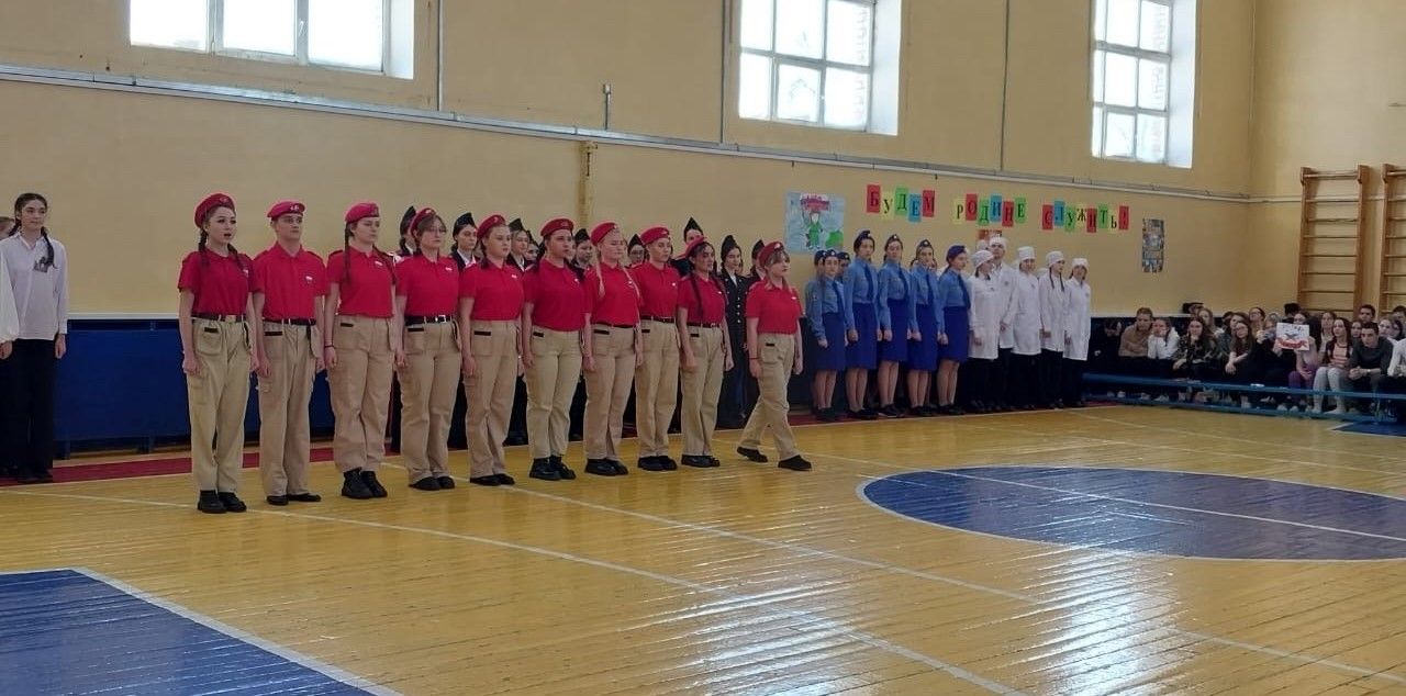 Традиционный смотр строя и песни прошел в Бугульминском медучилище имени Вязьмина