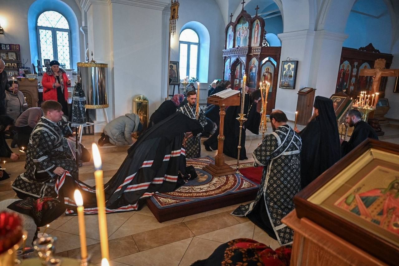 В первый день Великого поста епископ Мефодий совершил великое повечерие в монастыре Бугульмы