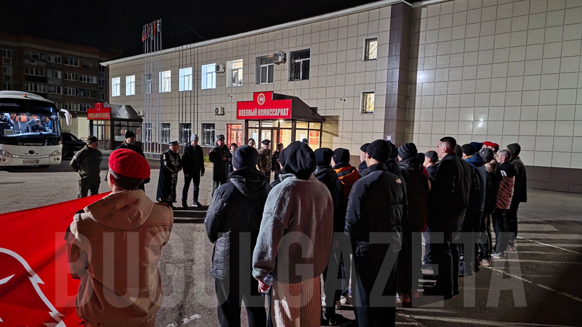 Из Бугульмы рано утром уехали 22 призывника