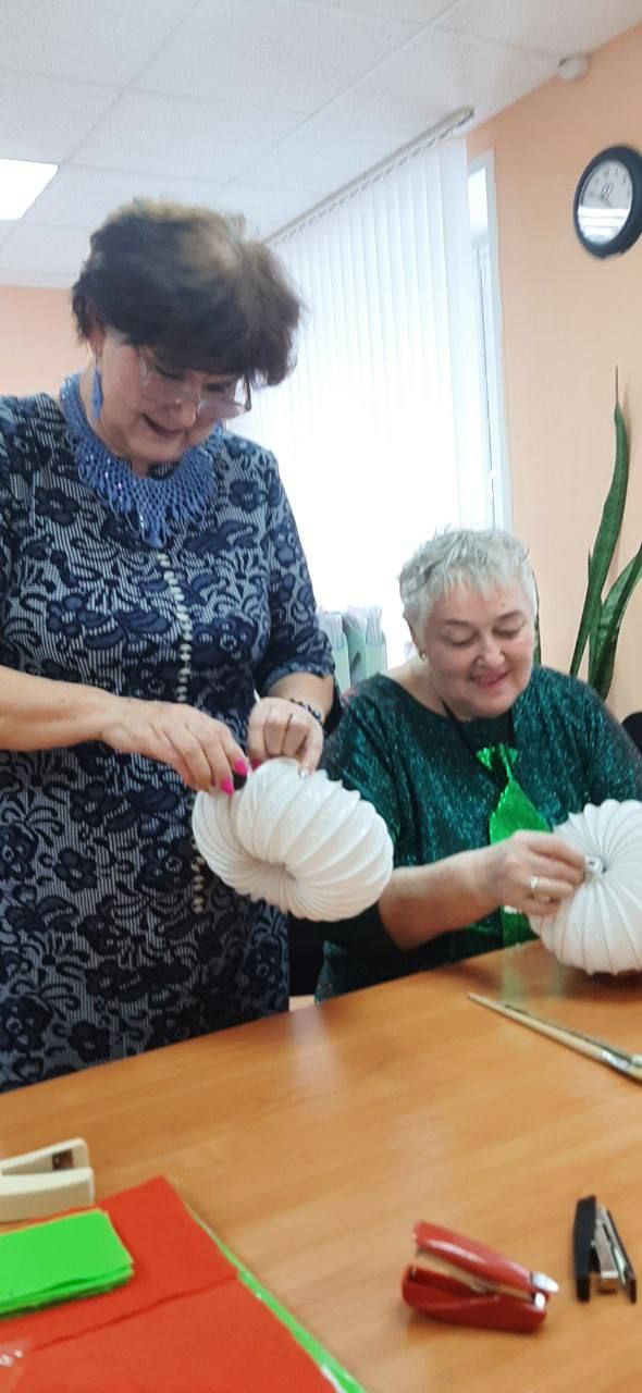 Бугульминцы создали необычные интерьерные украшения