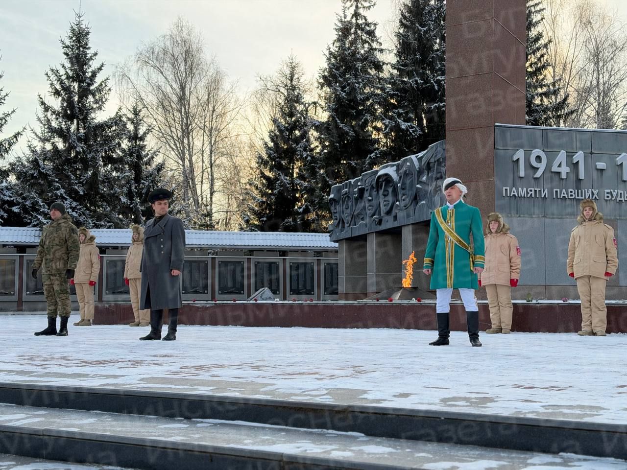 В Бугульме возложили цветы ко Дню Героев Отечества