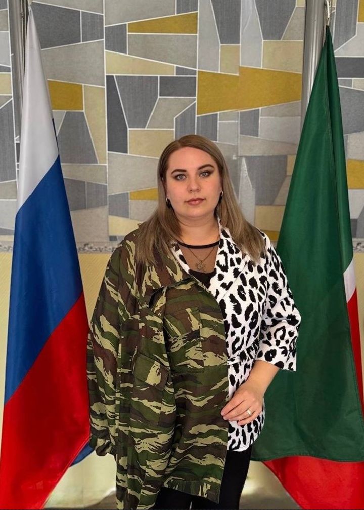 В Бугульме организовали фотовыставку с родными бойцов СВО