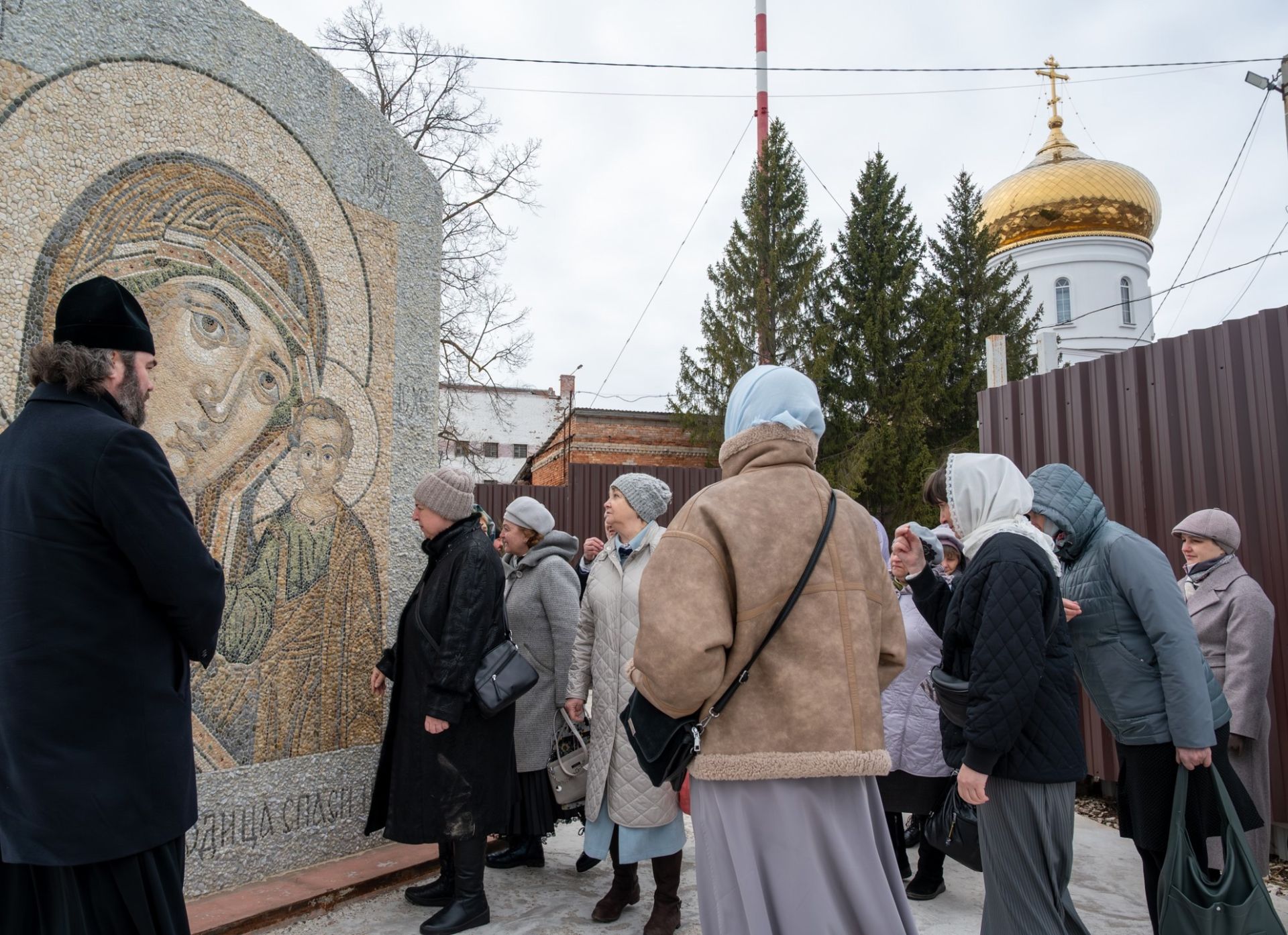 В Бугульме епископ Мефодий встретился с группой онковыздоравливающих «Мы вместе — Без бергэ»