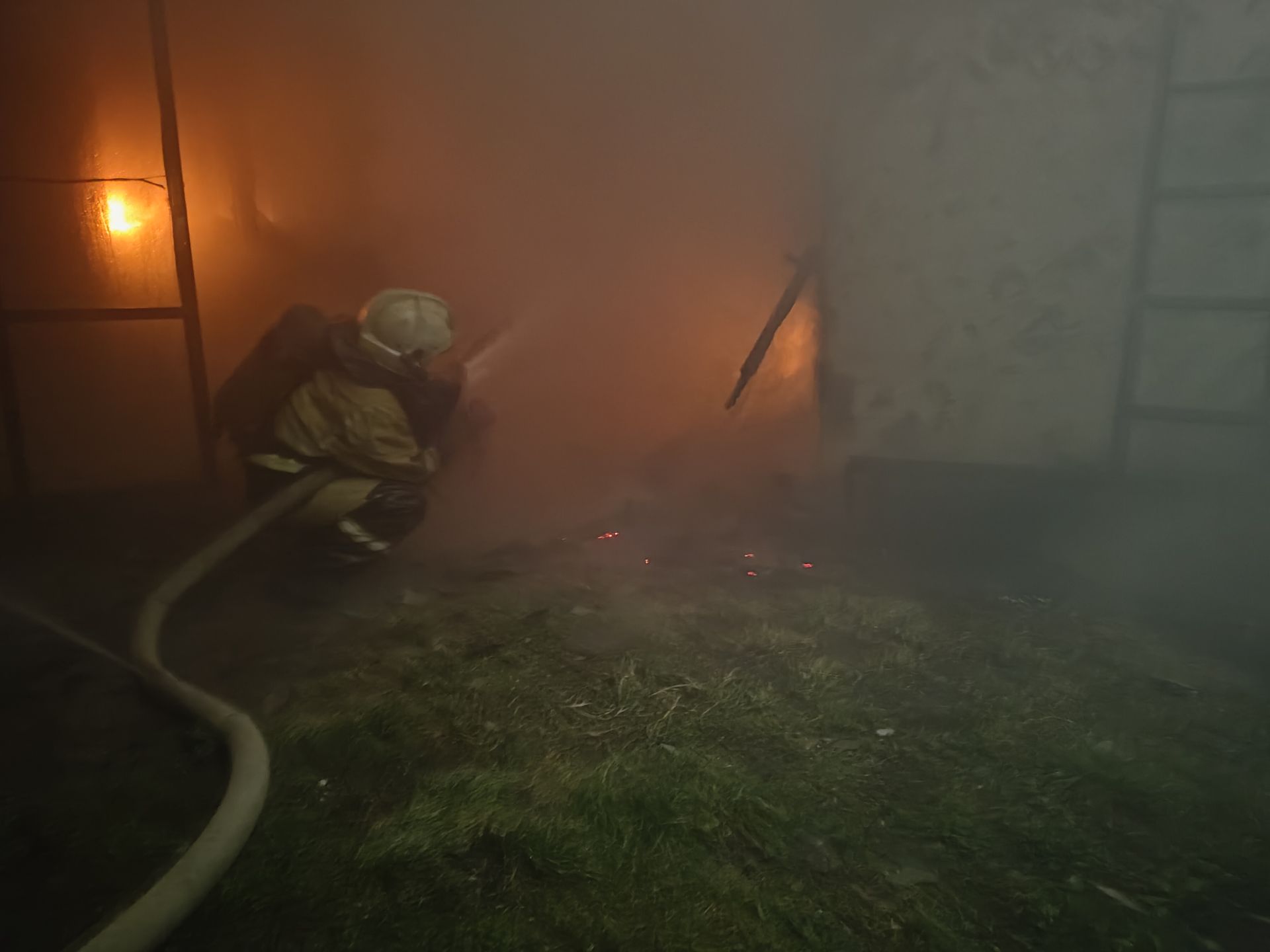 В Бугульме загорелась баня