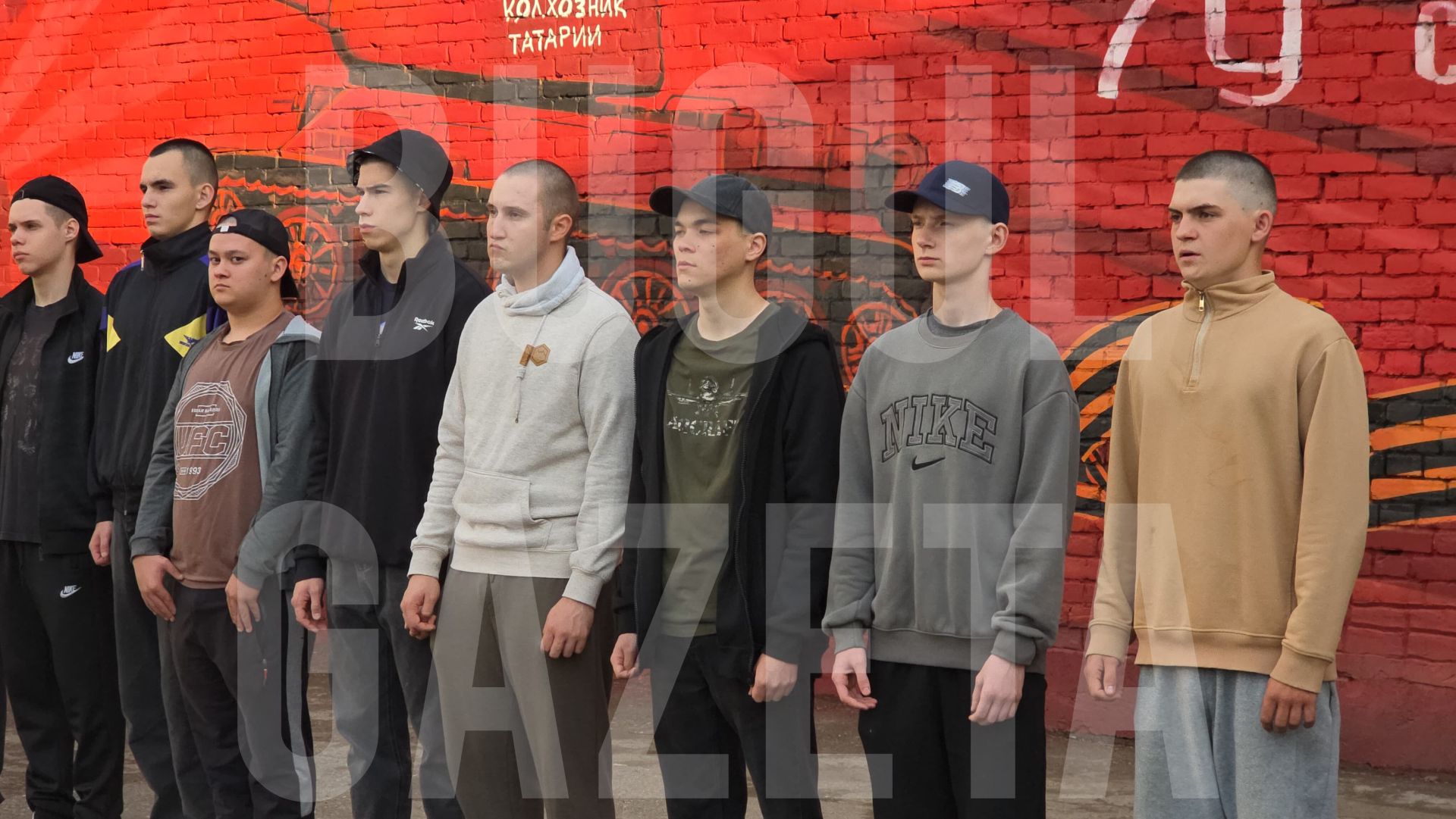 Из Бугульмы рано утром уехали 15 призывников