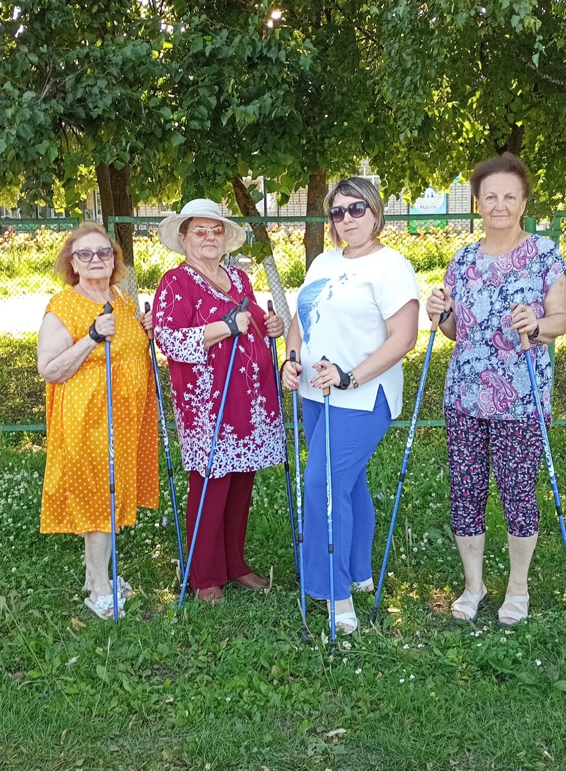 В Бугульме в клубе «Активного долголетия» провели занятие по скандинавской ходьбе