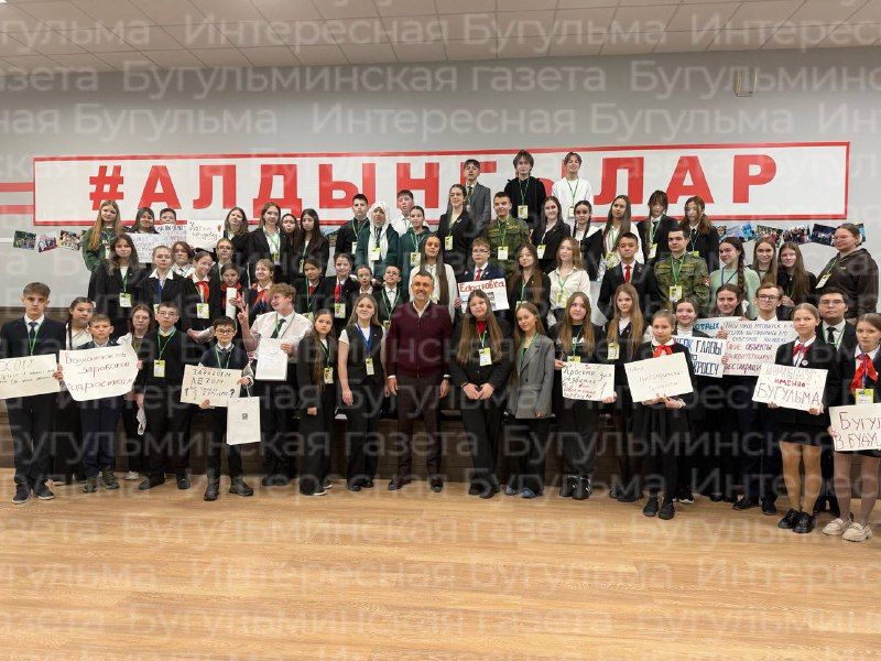 Пятидневка в школе и вайфай в парках: молодежь Бугульмы задала вопросы Дамиру Фаттахову в «НЕдетском разговоре»