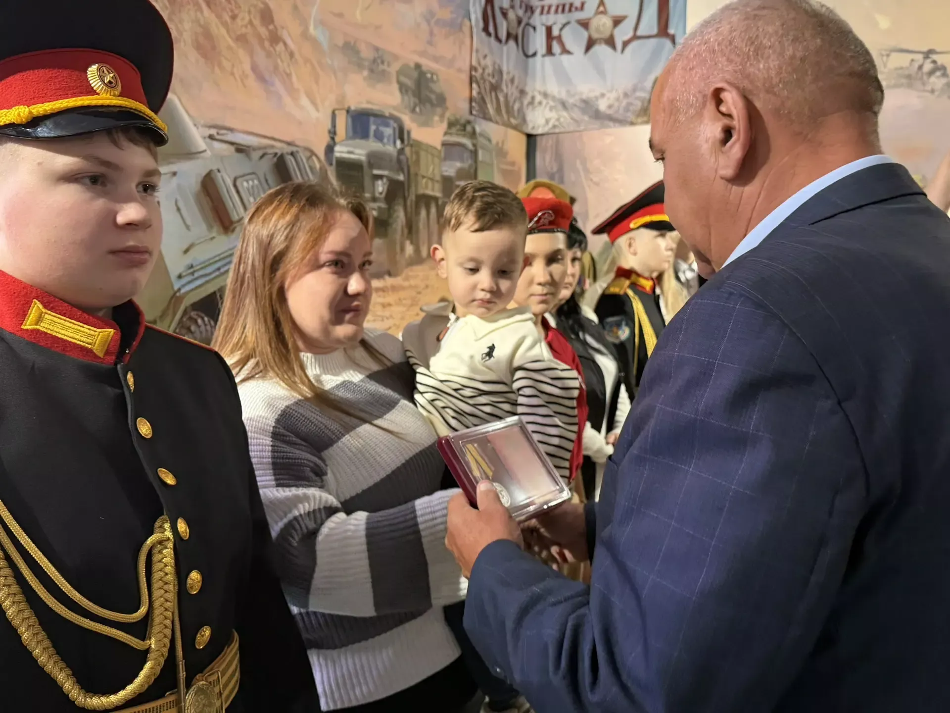 В Бугульме почтили память героев СВО и поблагодарили волонтера