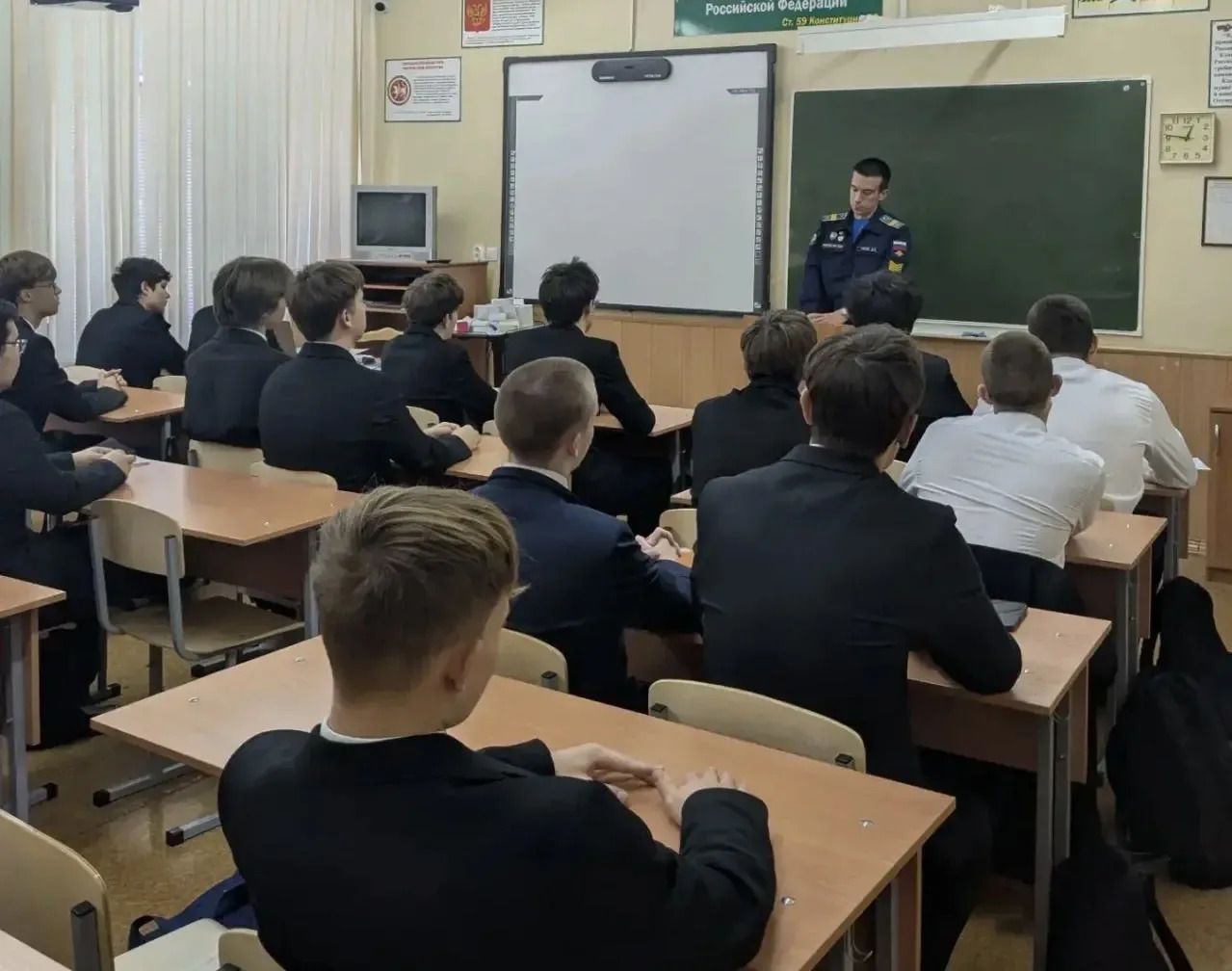 Бөгелмә укучыларына хәрби һөнәрләр турында сөйләделәр