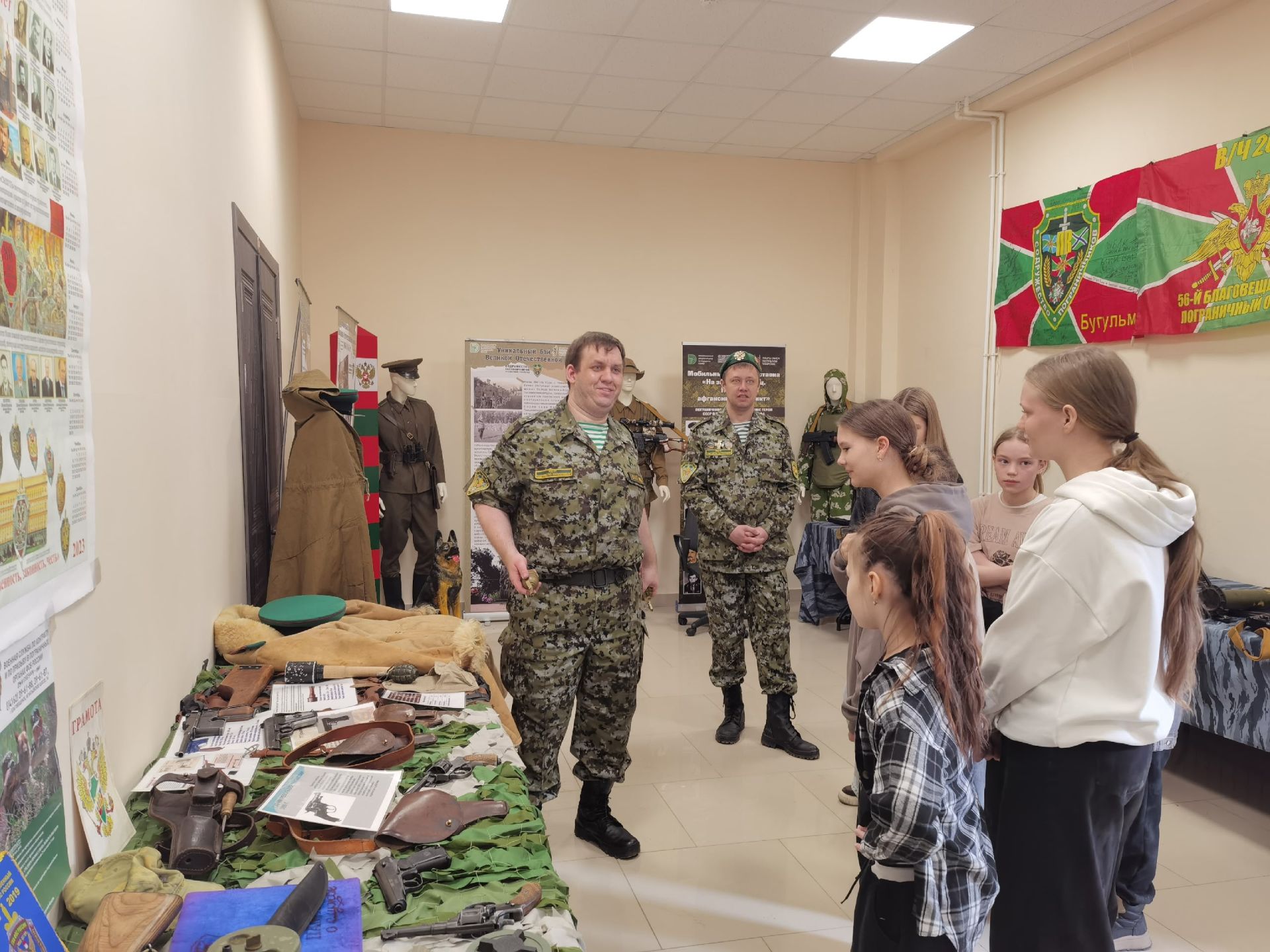 Во Дворце молодежи Бугульмы открылся мобильный музей‑выставка «На защите границ. Афганский конфликт»
