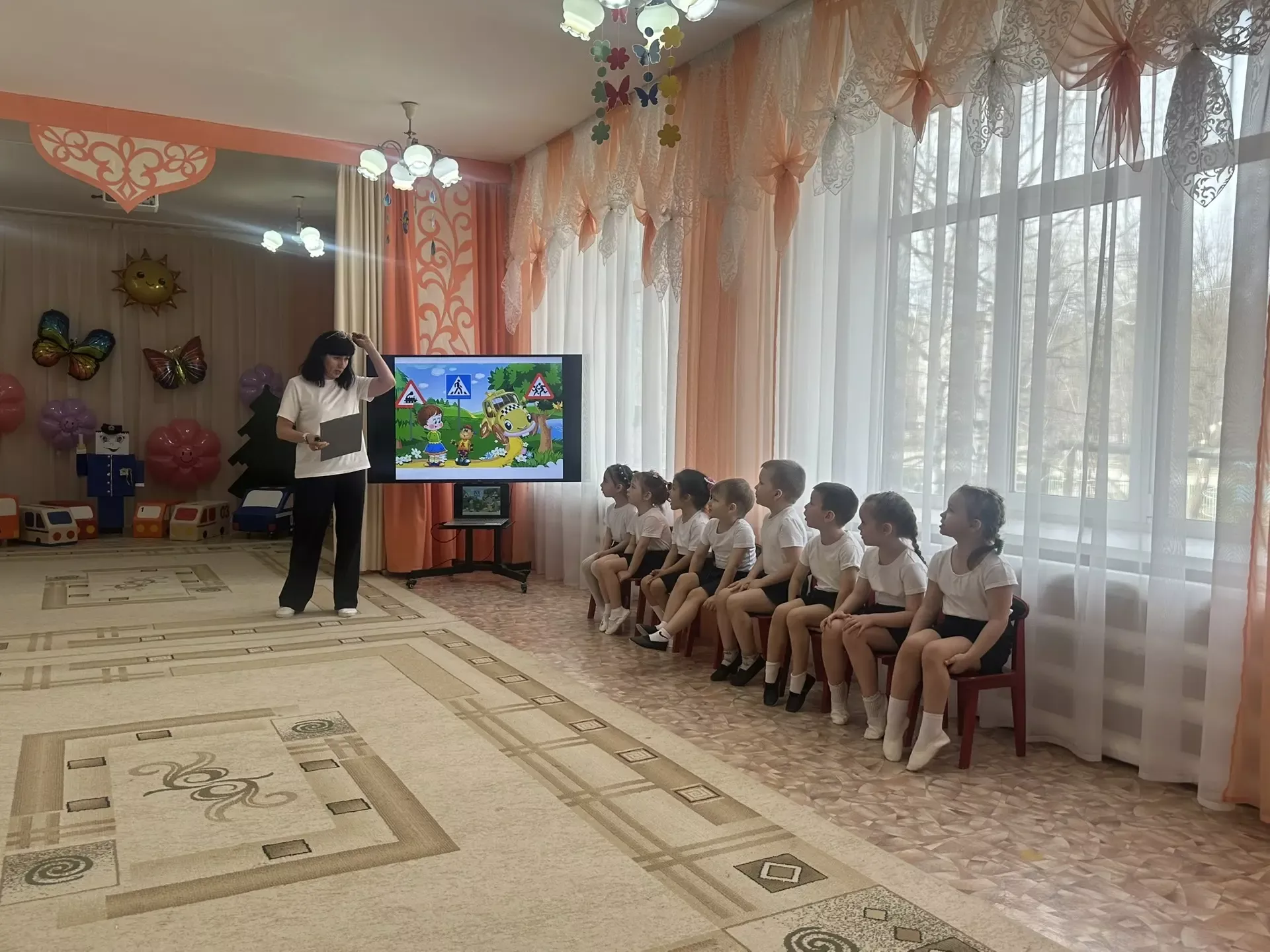 В детском саду №2 Бугульмы прошло спортивное занятие «Безопасные дороги»