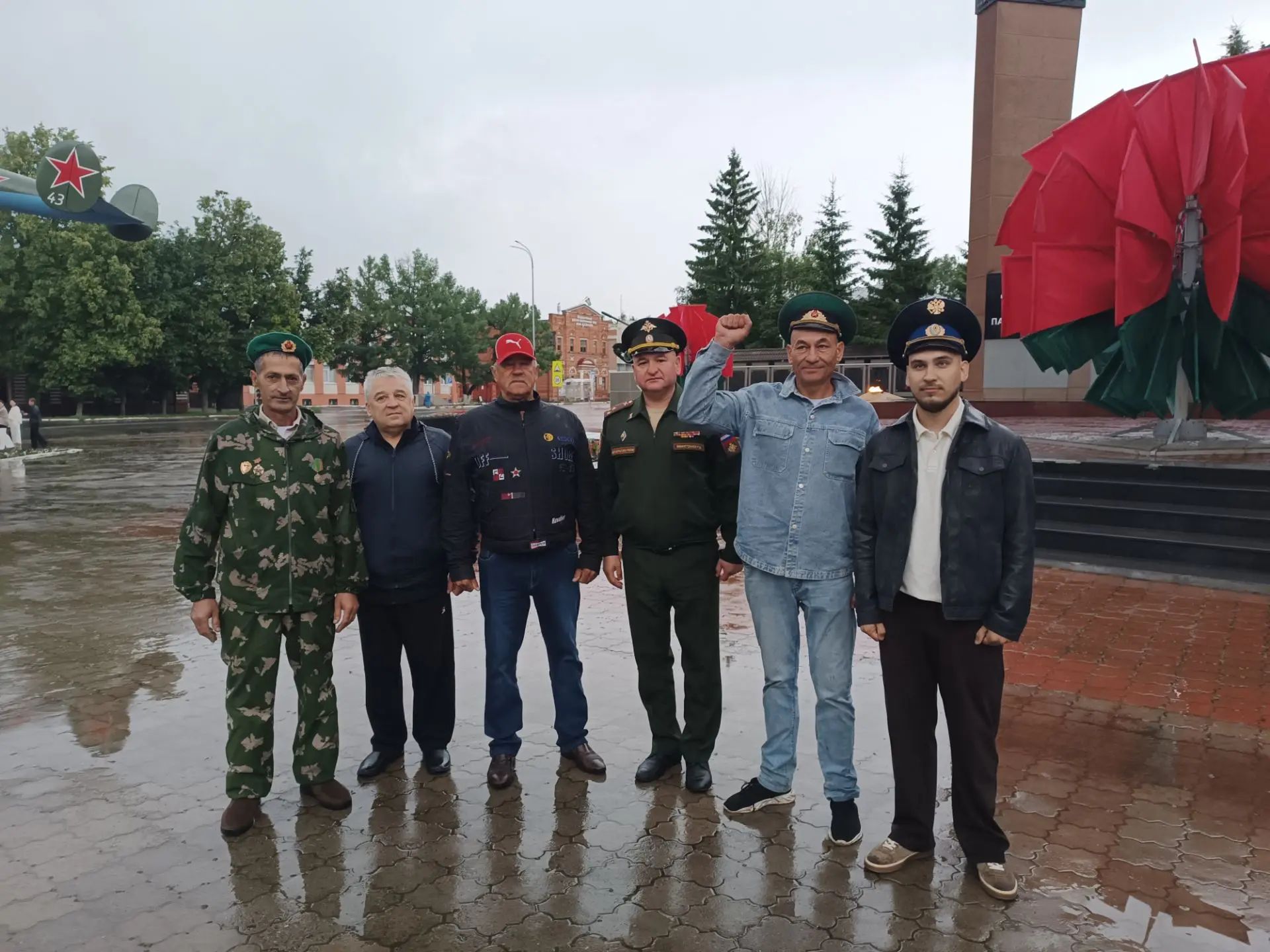 В День памяти и скорби бугульминские призывники перед отправкой возложили цветы к Вечному огню