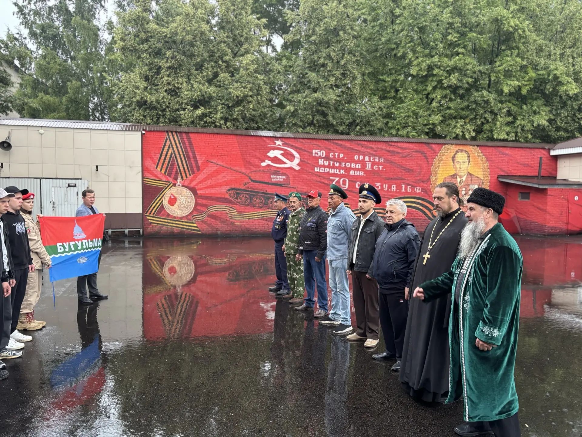 В День памяти и скорби бугульминские призывники перед отправкой возложили цветы к Вечному огню